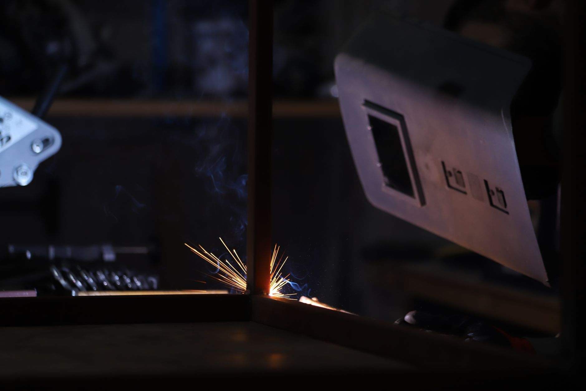 Soudure à l'arc en atelier — étincelles